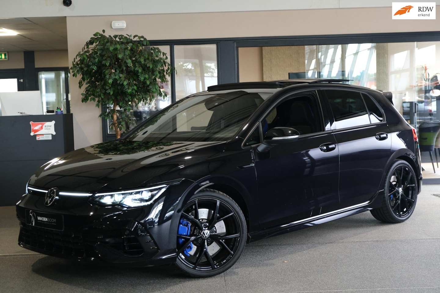 Volkswagen Golf - 2.0 TSI R 4Motion 320PK Pano Leder Akra H&K Cam Acc - AutoWereld.nl