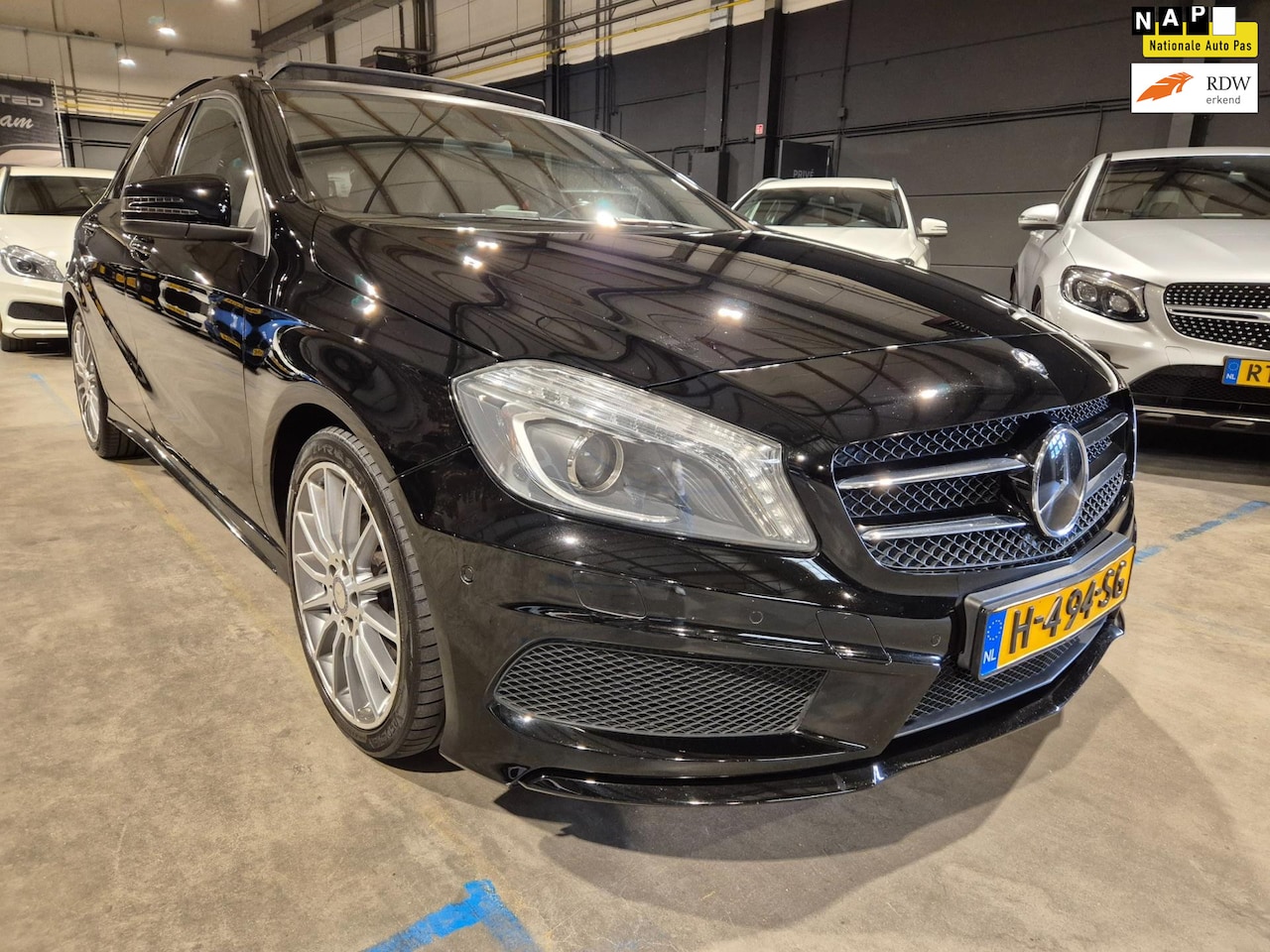 Mercedes-Benz A-klasse - 180 Prestige - AMG Pakket - Panoramadak - Clima - Stoelverwarming - Xenon - LED - AutoWereld.nl