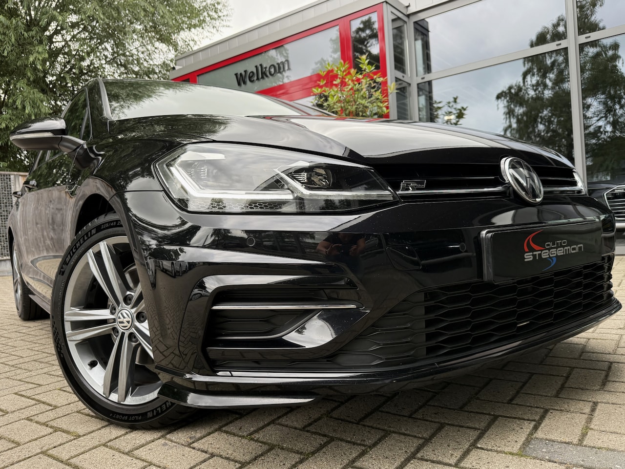 Volkswagen Golf - 1.5 TSI 150PK AUT. *!* 2x R-LINE *!* VIRTUAL/ NAVI/ CARPLAY/ LED/ RADAR *!* - AutoWereld.nl