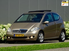 Mercedes-Benz A-klasse - 200 Avantgarde AUT // Pano-Dak / Xenon / Leer /