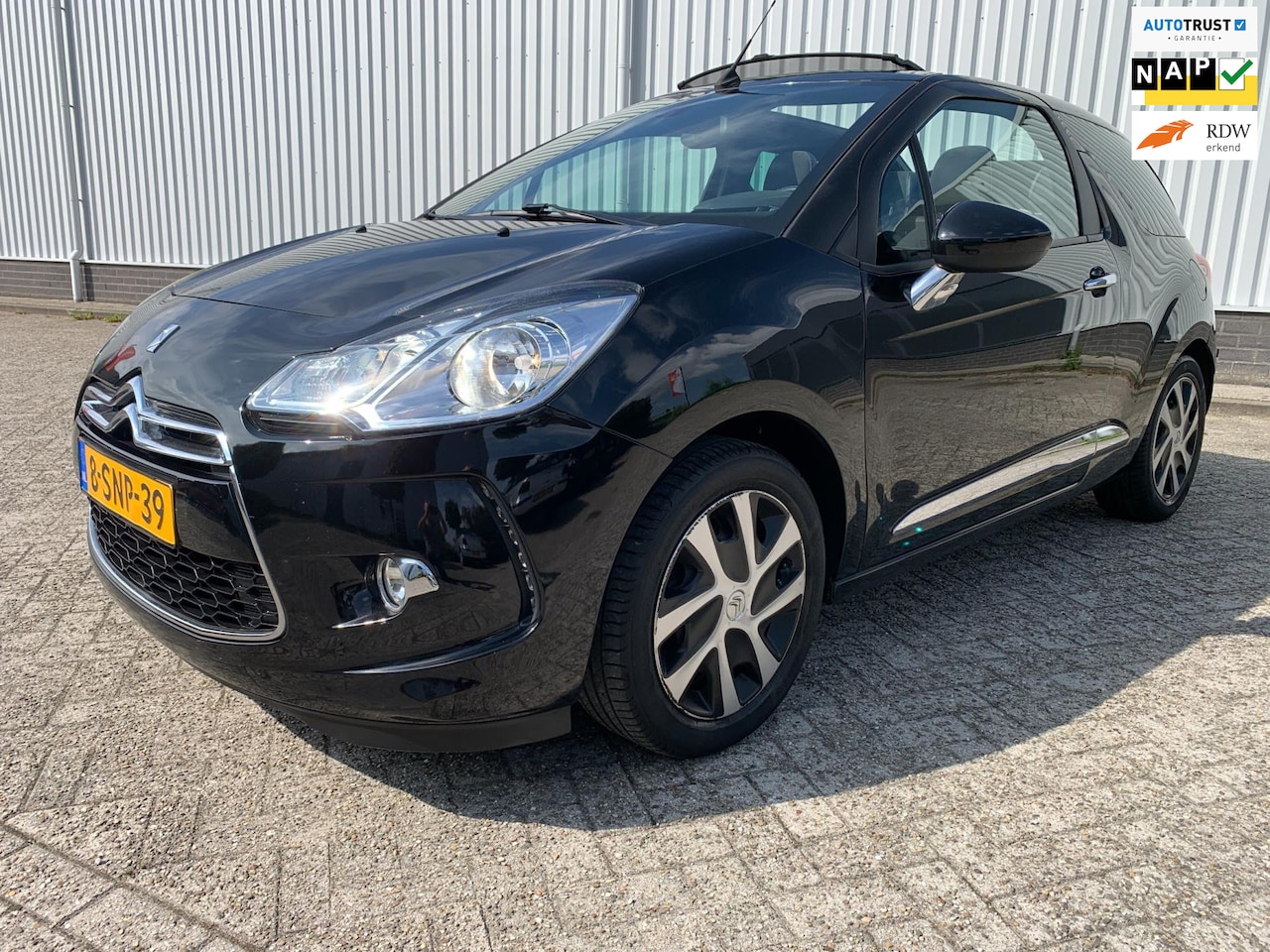 Citroën DS3 Cabrio - 1.2 VTi Chic Cabrio Black Editioin NL auto - AutoWereld.nl