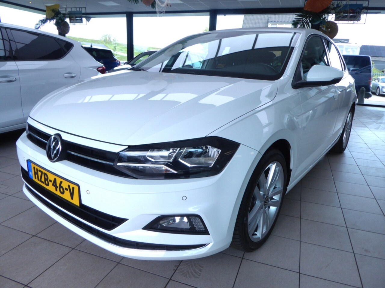 Volkswagen Polo - 1.0 TSI Highline LMV 17'/Dig teller/Privi glas/Navi+Cam - AutoWereld.nl