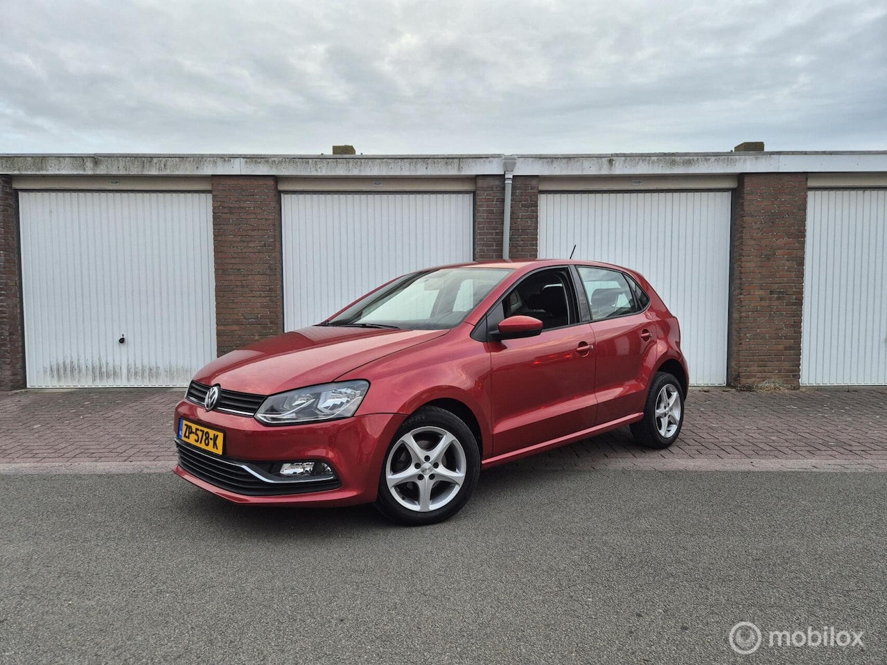 Volkswagen Polo - 1.2 TSI Comfortline / Dealeronderhouden / Cruisecontrol / Bluetooth / Parkeersensoren - AutoWereld.nl