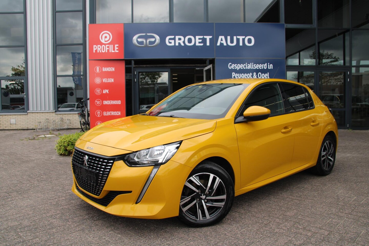 Peugeot 208 - 1.2 PureTech 100pk Allure Pack Automaat EAT8 Airco Navi Camera Carplay - AutoWereld.nl