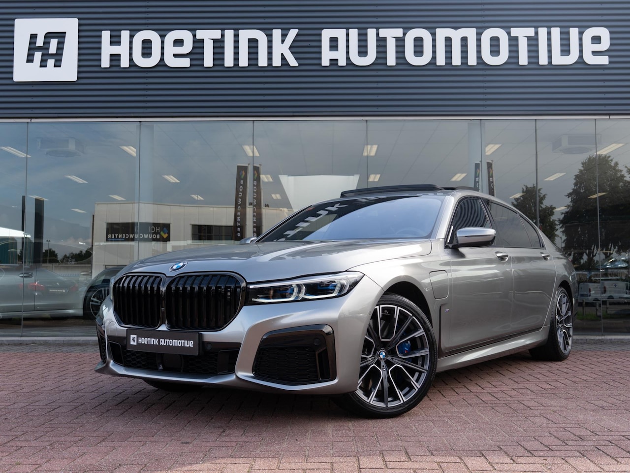 BMW 7-serie - 745Le xDrive High Executive | M-technic | Pano | HUD | Laser | Massage - AutoWereld.nl