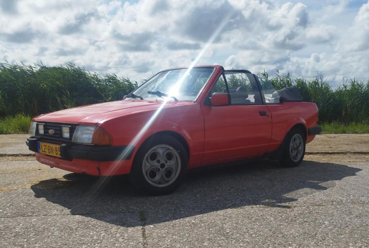 Ford Escort Cabrio - 1.6 Inj. XR3I, leuke zeldzame belastingvrije cabrio - AutoWereld.nl
