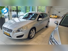 Volvo V60 - 1.6 T3 Momentum Clima Navi Cruise Trekhaak