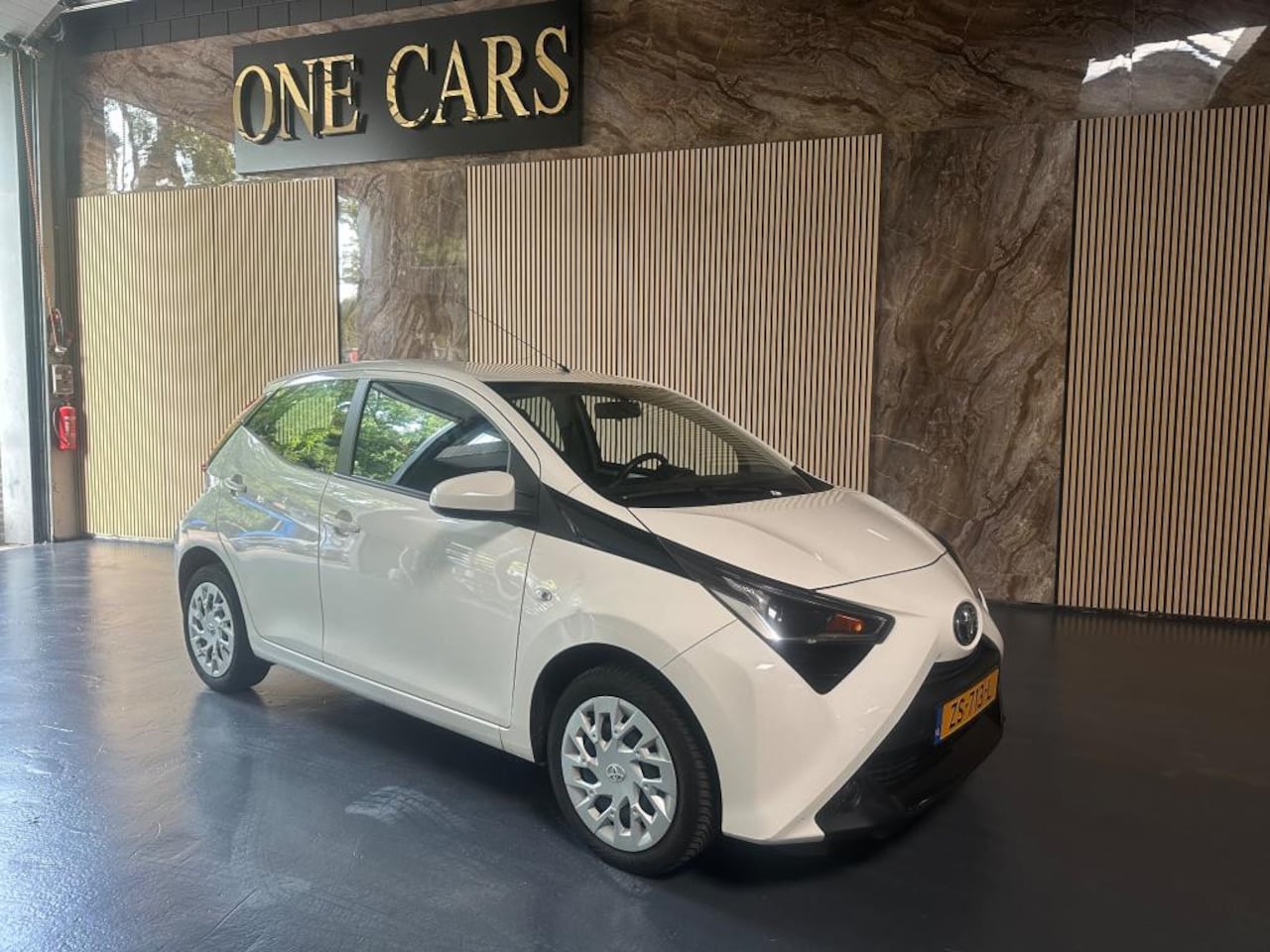 Toyota Aygo - 1.0 VVT-i x-play limited N.A.P facelift - AutoWereld.nl