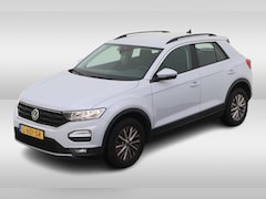 Volkswagen T-Roc - 1.0 TSI Style / Navigatie / Climate controle / Camera / Parkeer sensoren V+A / Lichtmetaal