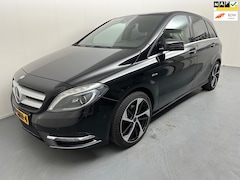 Mercedes-Benz B-klasse - 180 Ambition # Leder # Led/ Xenon # Navi # Trekhaak # 18” Lmv # Nap