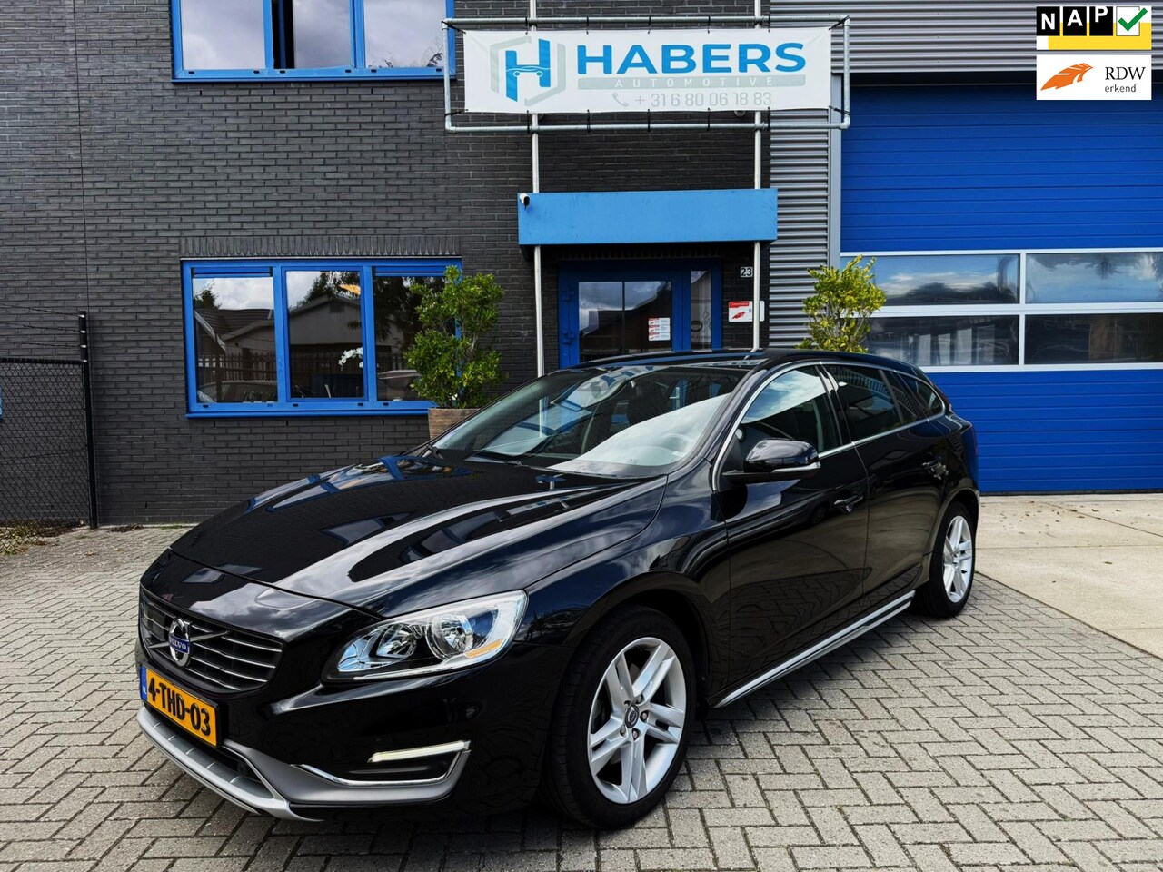 Volvo V60 - 1.6 T3 Momentum 150PK|Origineel NL|Navi|Led|Adaptive Cruise|Camera|Lane Assist|BotsPrevent - AutoWereld.nl