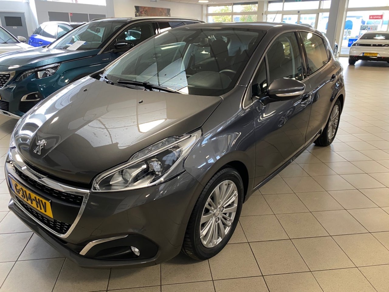 Peugeot 208 - 1.2 PT110pk Allure RIJKLAAR - AutoWereld.nl