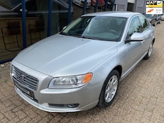 Volvo S80 - 2.5 T Momentum Automaat LEER / TREKHAAK / YOUNGTIMER