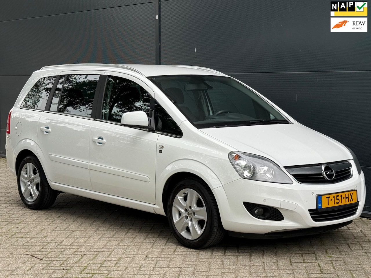 Opel Zafira - 1.8 Selection CLIMA CRUISE PDC TREKHAAK NAP APK - AutoWereld.nl