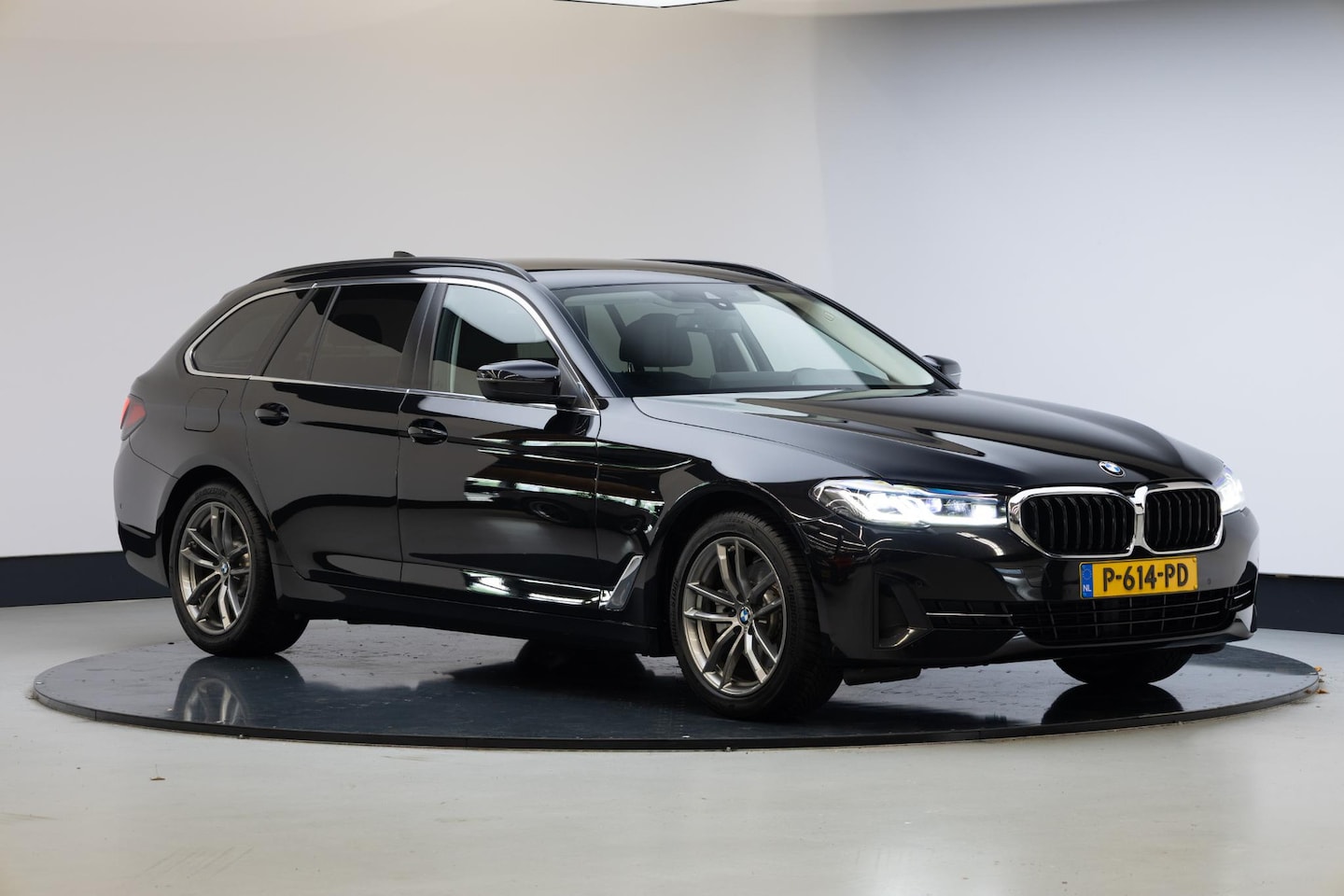 BMW 5-serie Touring - 520i Business Edition Plus | Laser | 18 Inch | - AutoWereld.nl