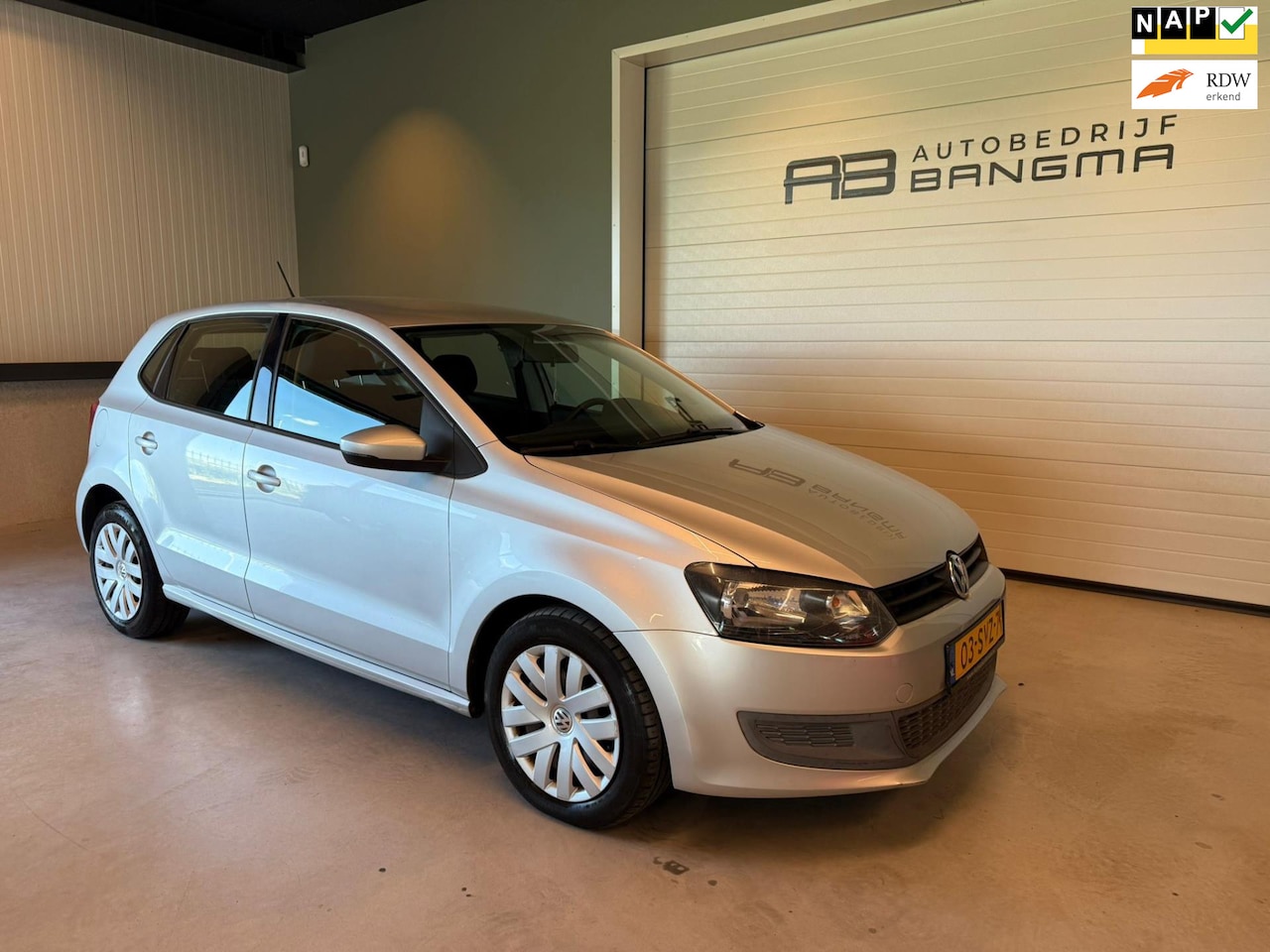 Volkswagen Polo - 1.2i 5-DEURS EASYLINE-uitv/AIRCO/TREKHAAK/ISOFIX/AUX+USB/nweAPK+O.H.bij aflevering/89.257 - AutoWereld.nl