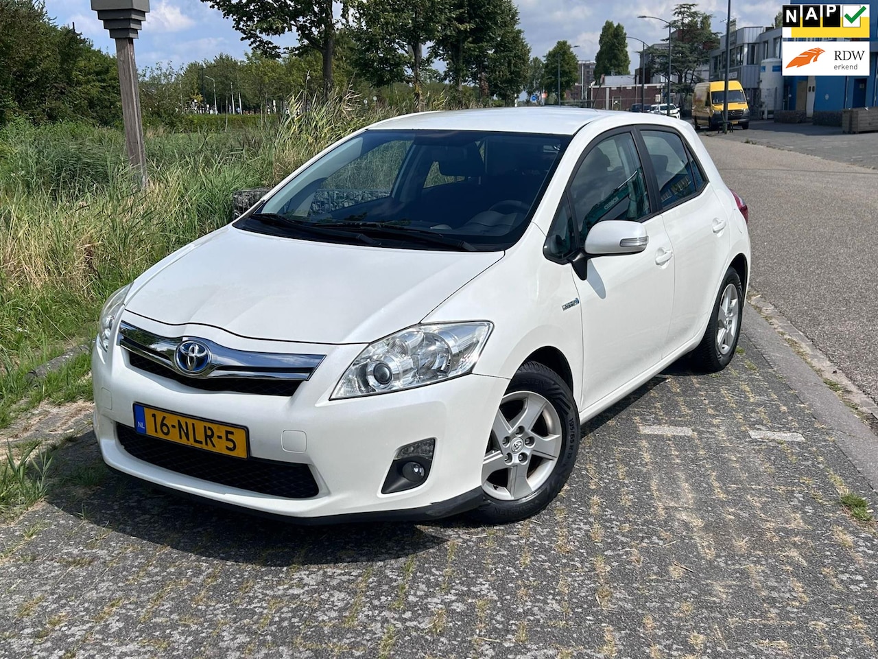 Toyota Auris - 1.8 Full Hybrid Aspiration Garantie - AutoWereld.nl