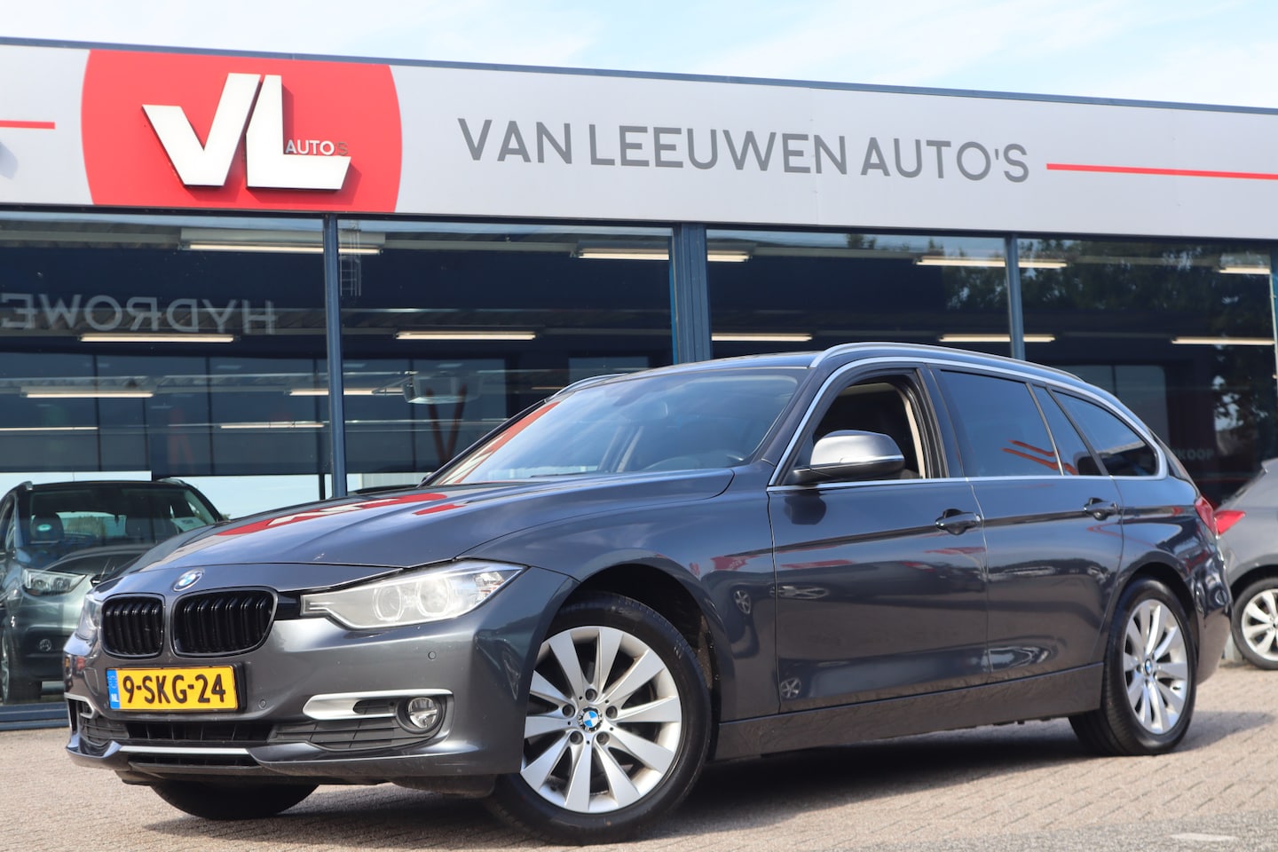 BMW 3-serie Touring - 318d High Executive | Pano | Stoelverwarming | Automaat - AutoWereld.nl