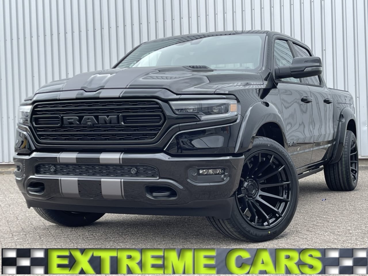 Dodge Ram Pick Up - 1500 HEMI V8 4x4 Crew Cab Limited Night - AutoWereld.nl