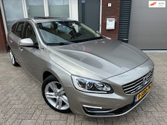Volvo V60 - 2.4 D6 AWD Plug-In Hybrid Summum / Pano / Camera / Leder / Navi / PDC