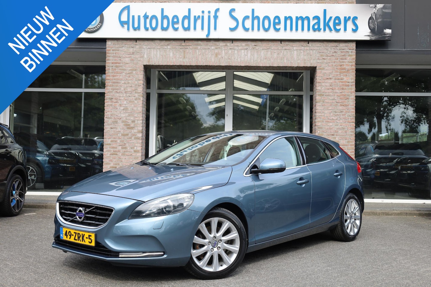 Volvo V40 - 1.6 T3 Summum CAMERA LEER TREKHAAK STOELVERWARMING CRUISE 17"LMV PDC CLIMA CRUISE NAP ZEER - AutoWereld.nl