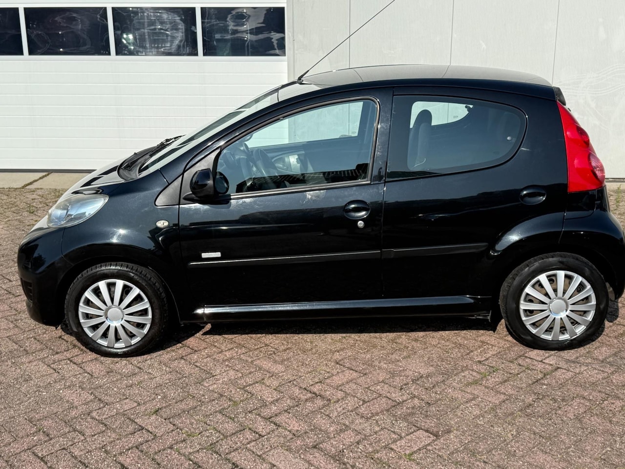 Peugeot 107 - 1.0-12V Millesim 200 1.0-12V Millesim 200 - AutoWereld.nl