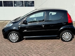 Peugeot 107 - 1.0-12V Millesim 200