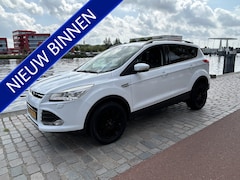 Ford Kuga - 1.6 Titanium Plus panodak navi/camera airco/ecc