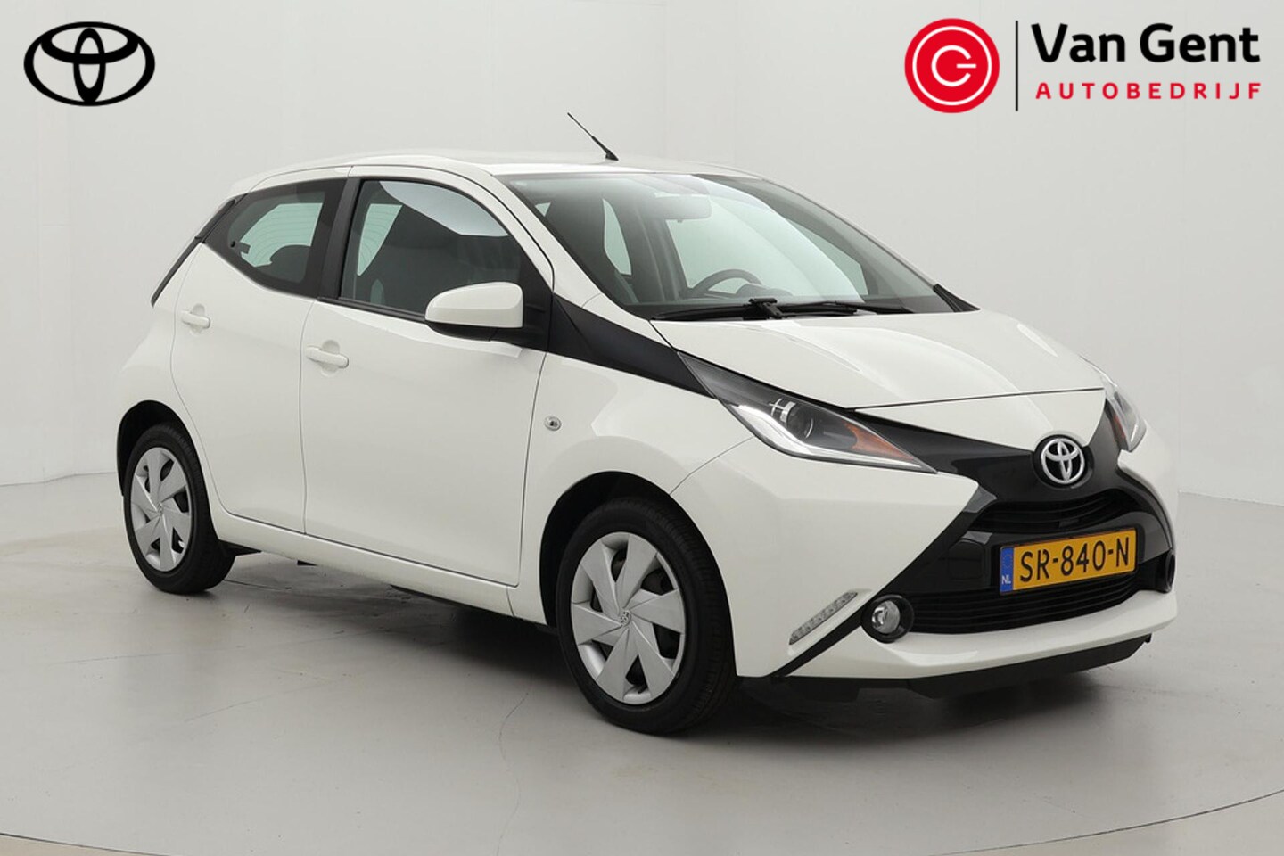 Toyota Aygo - 1.0 VVT-i x-nav | Navigatie | Airco | Camera | Elektrische ramen voor | Bluetooth - AutoWereld.nl