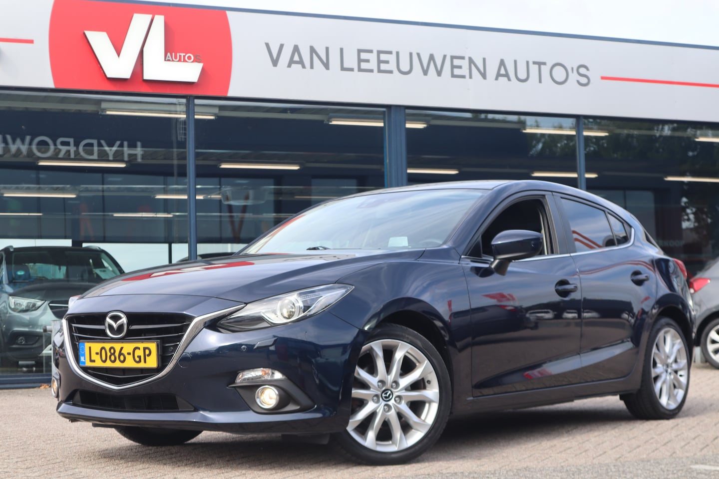 Mazda 3 - 2.0 HP GT-M | HUD | Stoelverwarming | Navi - AutoWereld.nl