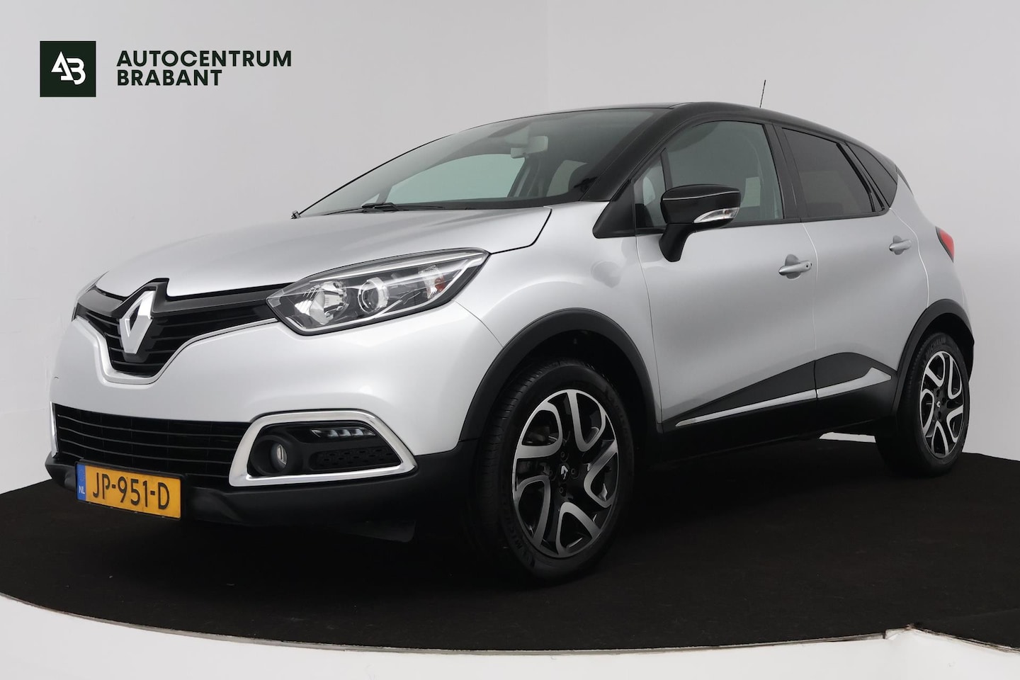 Renault Captur - 0.9 TCe Dynamique (NAVIGATIE, CAMERA, TREKHAAK, PARKEERSENSOREN, CLIMA, CRUISE) - AutoWereld.nl