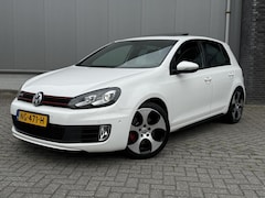 Volkswagen Golf - 2.0 GTI 211PK PANO / LEER / KEYLESS