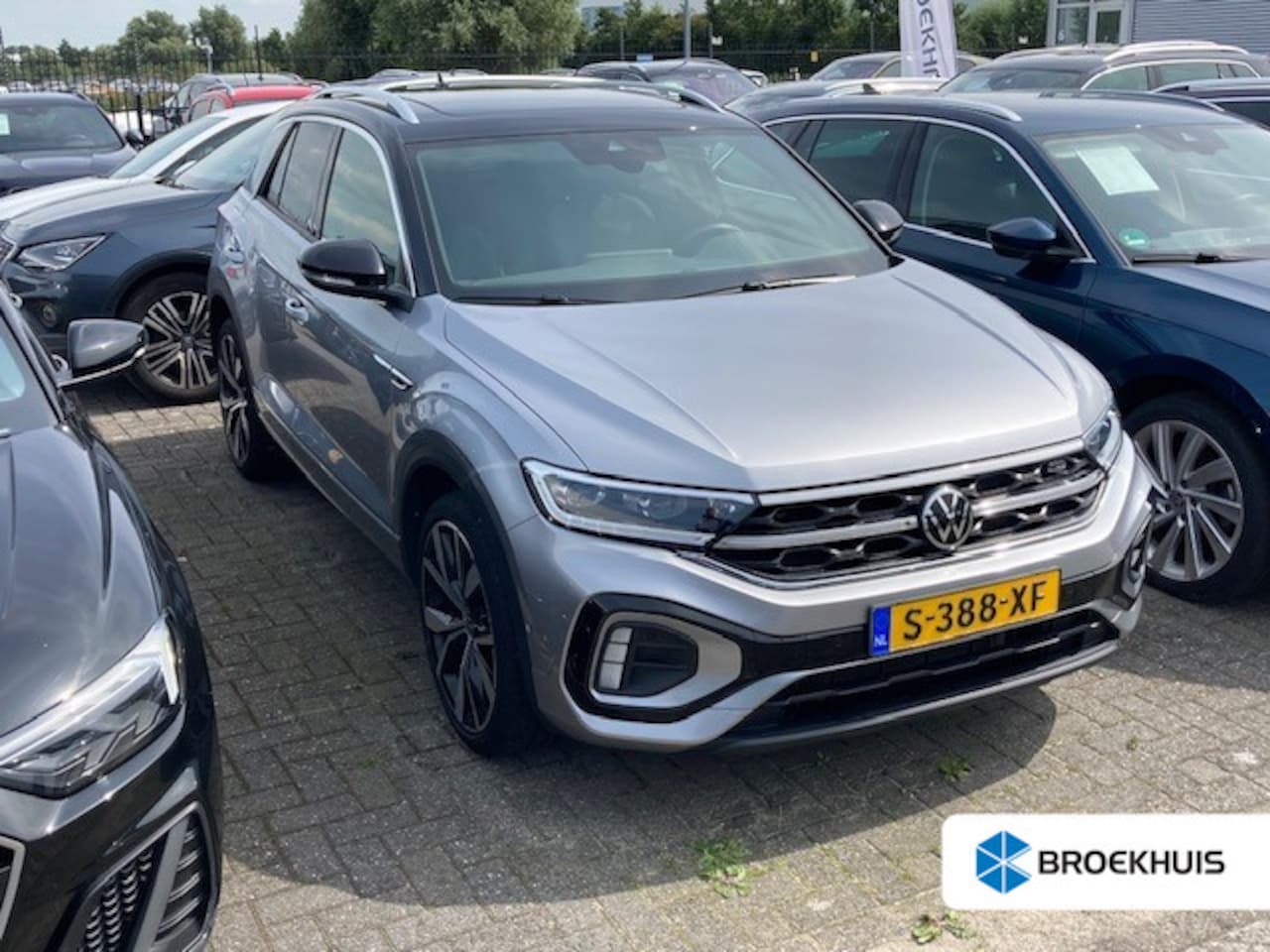 Volkswagen T-Roc - 1.5 TSI R-Line Business+ 150 DSG/AUTO Beats audio | Trekhaak | Panorama dak | Keyless | Ma - AutoWereld.nl