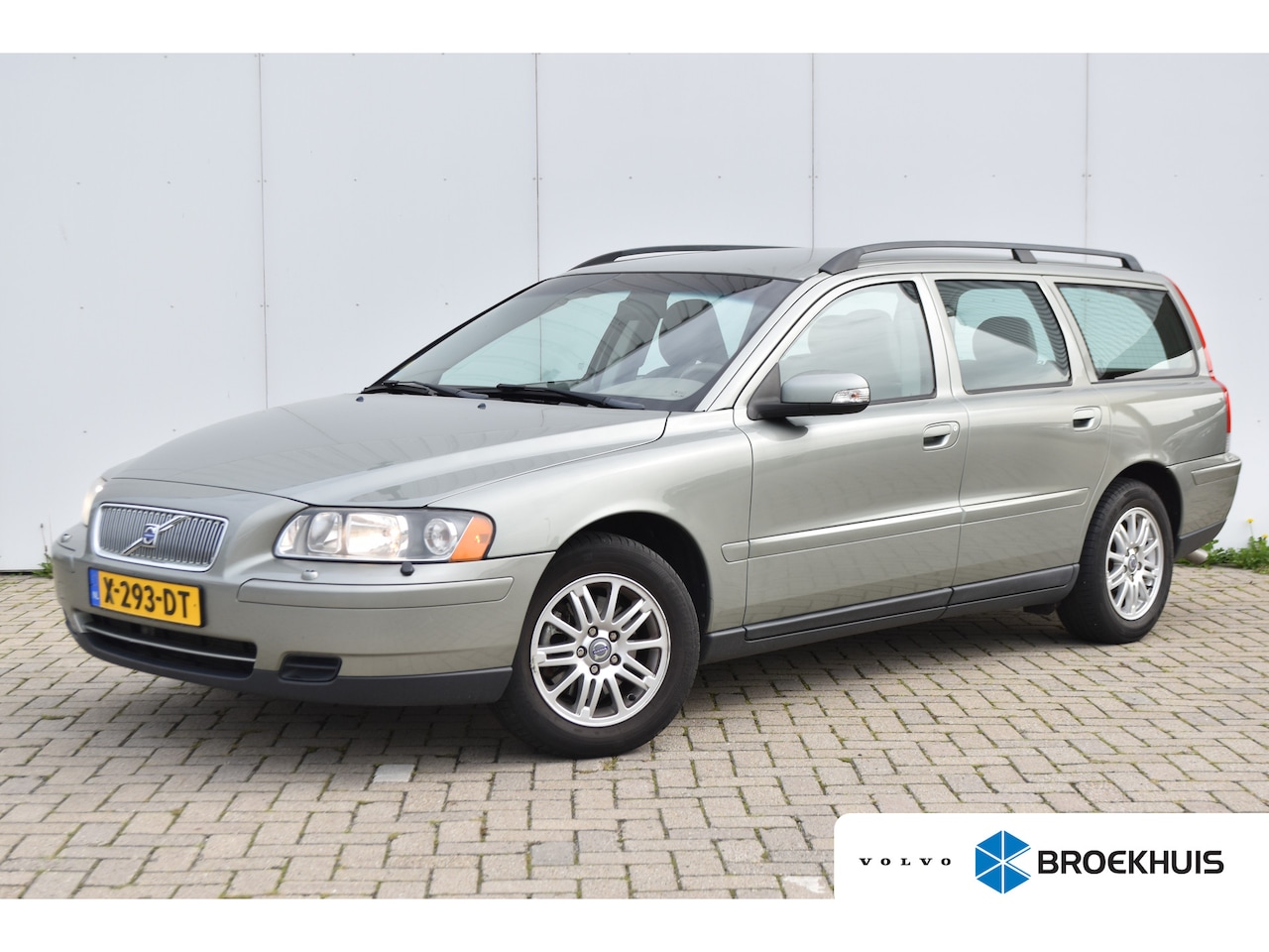 Volvo V70 - 2.4 Edition I Lage KM! | Hele nette auto! | Willow Green - AutoWereld.nl