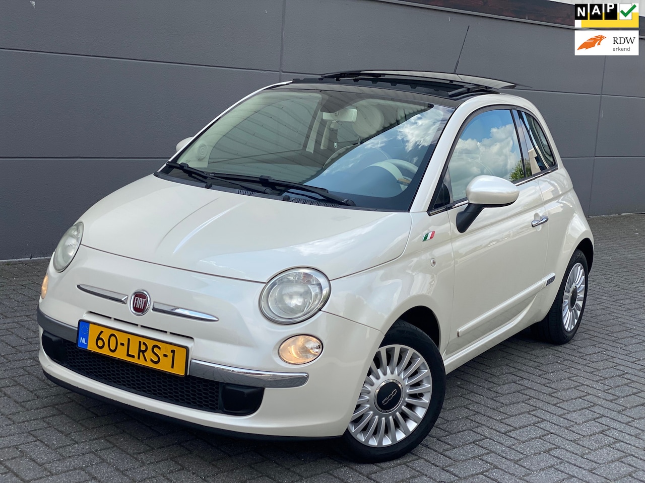 Fiat 500 - 1.2 Lounge/automaat/nap/ dealeronderhouden/ 1jaar apk/ pano/ airco/ EL-ramen - AutoWereld.nl