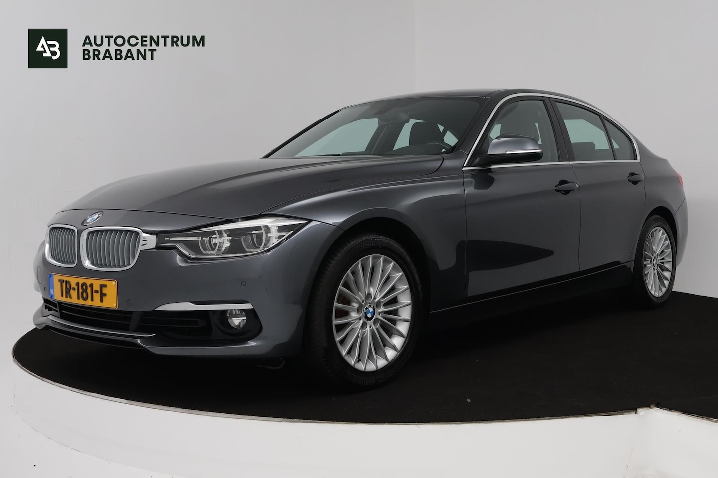 BMW 3-serie - 318i Luxury Edition (NAVIGATIE, STOELVERWARMING, TREKHAAK AFNEEMBAAR, CAMERA, SPORTSTOELEN - AutoWereld.nl