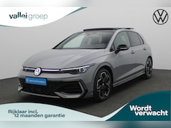 Volkswagen Golf - 1.5 eTSI 150 pk DSG R-Line | Black Style | Panoramadak | Trekhaak | IQ Light | Harman/Kard