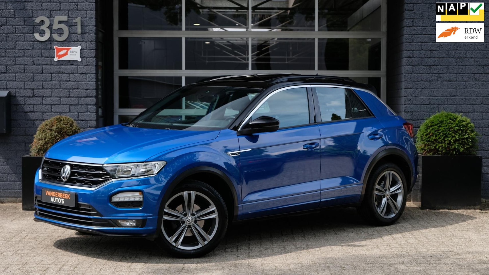 Volkswagen T-Roc - 1.5 TSI Sport R-LINE ACC|VIRTUAL|PANO - AutoWereld.nl