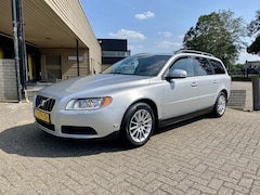 Volvo V70 - 2.5T Kinetic 200 PK [ ecc, cruise, lmv, trekhaak ]