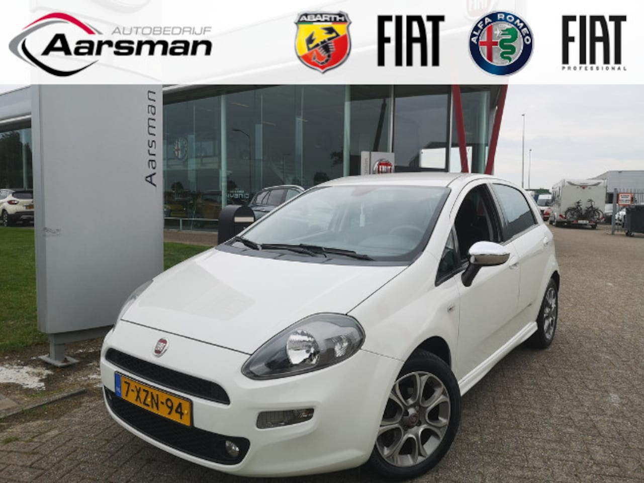 Fiat Punto Evo - 0.9 TwinAir Lounge | Carplay | Dealer OH | Parkeersensoren | Climate control - AutoWereld.nl