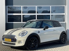 MINI Cooper - 1.5 Serious Business | Navi | Xenon | Keyless | Sportstoelen | Cruise control