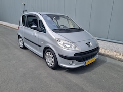 Peugeot 1007 - 1.4 Gentry | Trekhaak | Airco | Climate control