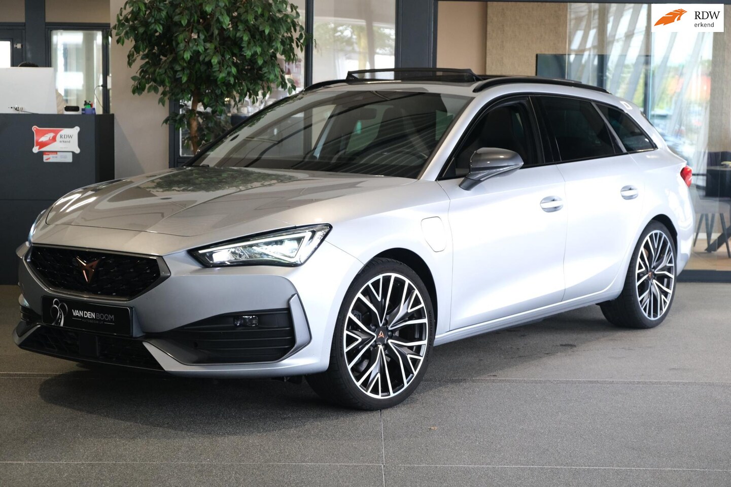 CUPRA Leon Sportstourer - 1.4 e-Hybrid VZ Performance 245PK Pano Navi Led Leder - AutoWereld.nl
