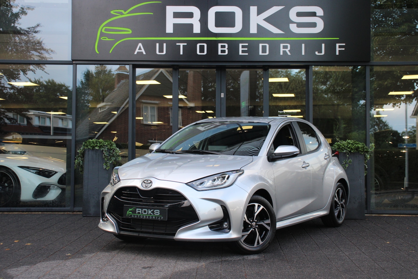 Toyota Yaris - 1.5 Hybrid 115 Dynamic ComfortPack Nieuw - AutoWereld.nl
