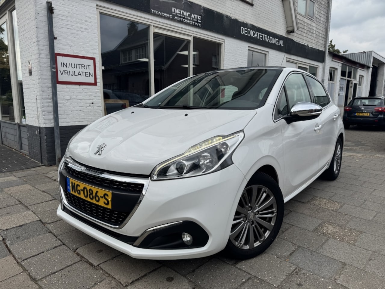 Peugeot 208 - 1.2 PT BlueL Premium*Pano*Camera*Navi - AutoWereld.nl
