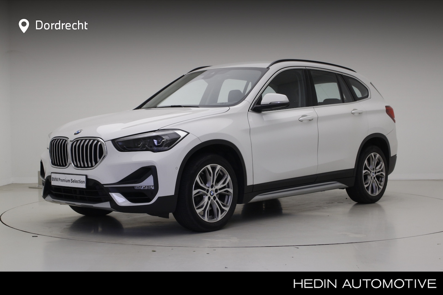 BMW X1 - sDrive18i xLine | Leder | Trekhaak | Adaptief onderstel | Stoelverwarming | Camera - AutoWereld.nl