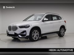 BMW X1 - sDrive18i xLine | Leder | Trekhaak | Adaptief onderstel | Stoelverwarming | Camera