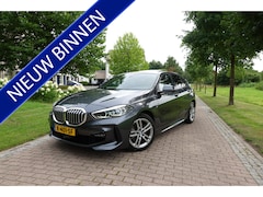BMW 1-serie - 118i High Executive M-Sport | Panodak | Stoelverw. | LED | DAB | Camera |