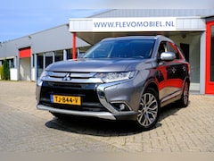 Mitsubishi Outlander - 2.0 150pk Instyle 7-pers Aut. Schuifdak|1e Eig|Leder|Navi|Clima|Cam