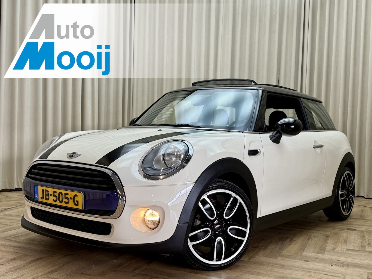MINI Cooper - Mini 1.5 Business *Panoramadak* 136pk / Org.NL! / Navigatie / Cruise / Airco / 18'' LMV - AutoWereld.nl